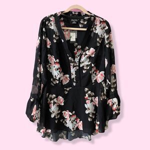 Trendy City Chic Sacred Lotus Floral Top Crochet Accent Flutter Sleeve 18 NWT